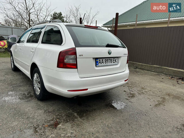 Білий Шкода Октавія, об'ємом двигуна 1.6 л та пробігом 183 тис. км за 7400 $, фото 9 на Automoto.ua
