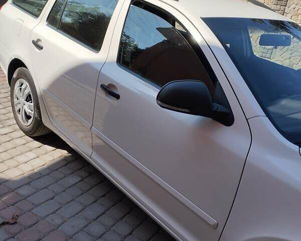 Белый Шкода Октавия, объемом двигателя 1.6 л и пробегом 170 тыс. км за 6300 $, фото 2 на Automoto.ua
