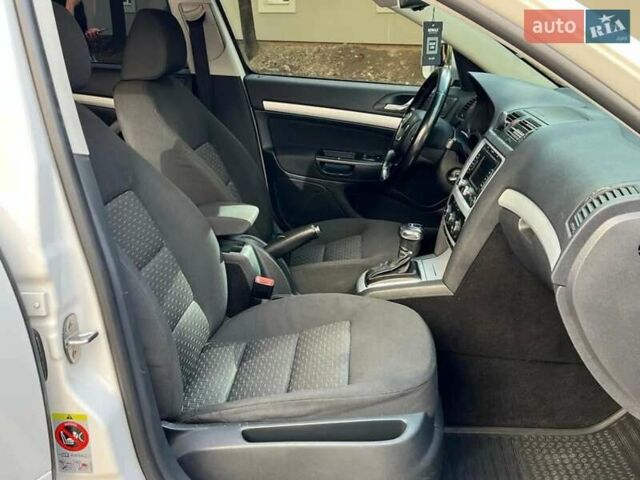 Білий Шкода Октавія, об'ємом двигуна 1.6 л та пробігом 260 тис. км за 7450 $, фото 5 на Automoto.ua