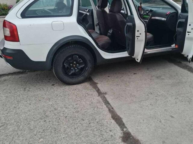 Шкода Октавія 2011 у Новом Буге на Automoto.ua Білий Шкода Октавія, об'ємом двигуна 1.8 л та пробігом 255 тис. км за 8000 $, фото 3 на Automoto.ua