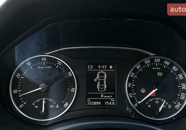 Белый Шкода Октавия, объемом двигателя 1.2 л и пробегом 235 тыс. км за 6900 $, фото 24 на Automoto.ua