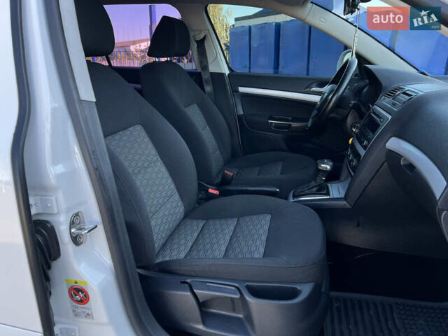 Белый Шкода Октавия, объемом двигателя 1.6 л и пробегом 261 тыс. км за 7150 $, фото 31 на Automoto.ua