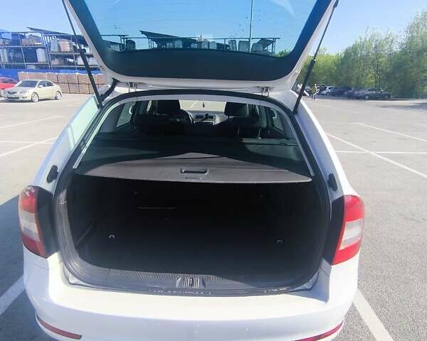 Білий Шкода Октавія, об'ємом двигуна 1.39 л та пробігом 250 тис. км за 7500 $, фото 31 на Automoto.ua