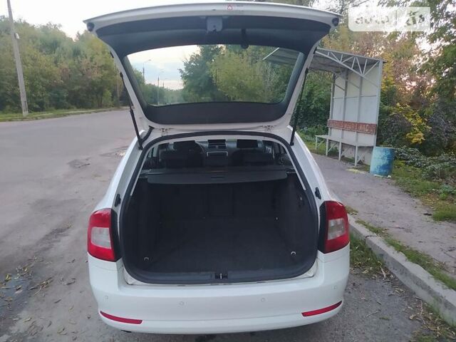 Белый Шкода Октавия, объемом двигателя 1.6 л и пробегом 255 тыс. км за 9100 $, фото 12 на Automoto.ua