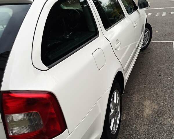 Белый Шкода Октавия, объемом двигателя 1.8 л и пробегом 159 тыс. км за 8500 $, фото 6 на Automoto.ua
