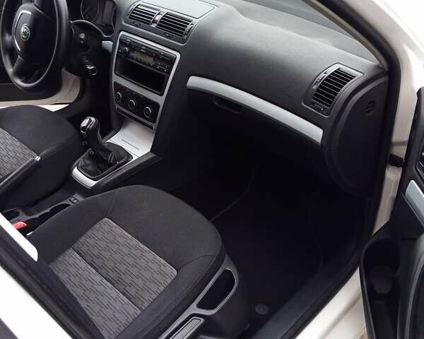 Белый Шкода Октавия, объемом двигателя 1.8 л и пробегом 159 тыс. км за 8500 $, фото 16 на Automoto.ua