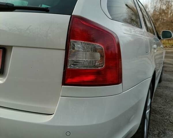 Белый Шкода Октавия, объемом двигателя 1.8 л и пробегом 173 тыс. км за 8950 $, фото 5 на Automoto.ua