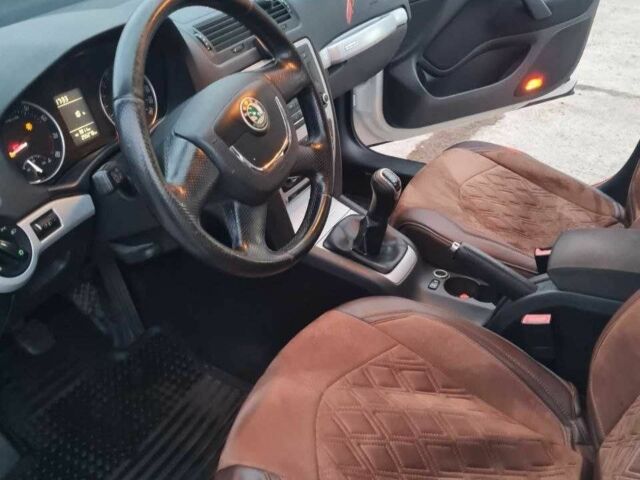 Шкода Октавія 2011 у Новом Буге на Automoto.ua Білий Шкода Октавія, об'ємом двигуна 1.8 л та пробігом 255 тис. км за 8000 $, фото 7 на Automoto.ua