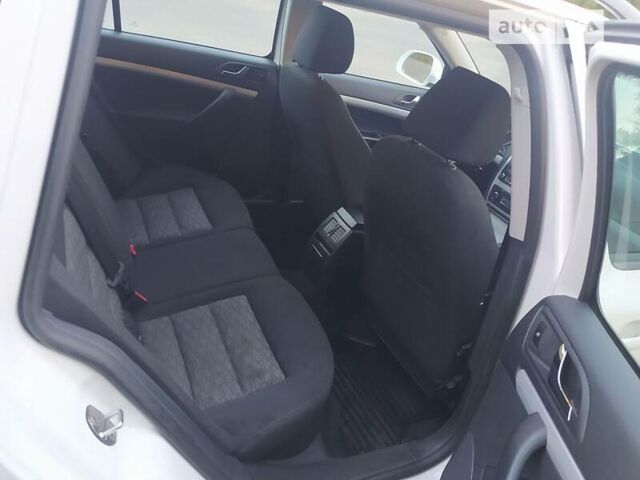 Белый Шкода Октавия, объемом двигателя 1.6 л и пробегом 255 тыс. км за 9100 $, фото 10 на Automoto.ua