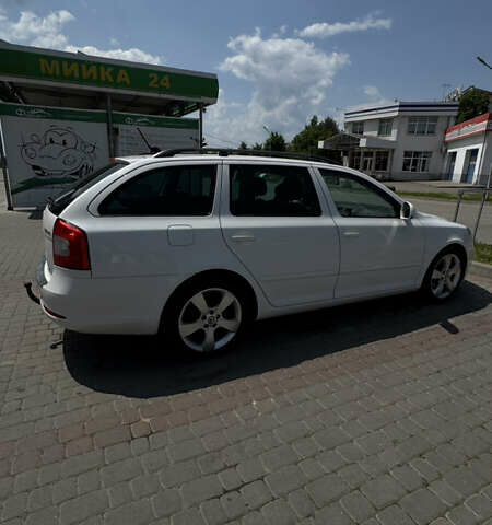 Белый Шкода Октавия, объемом двигателя 1.97 л и пробегом 265 тыс. км за 8300 $, фото 4 на Automoto.ua