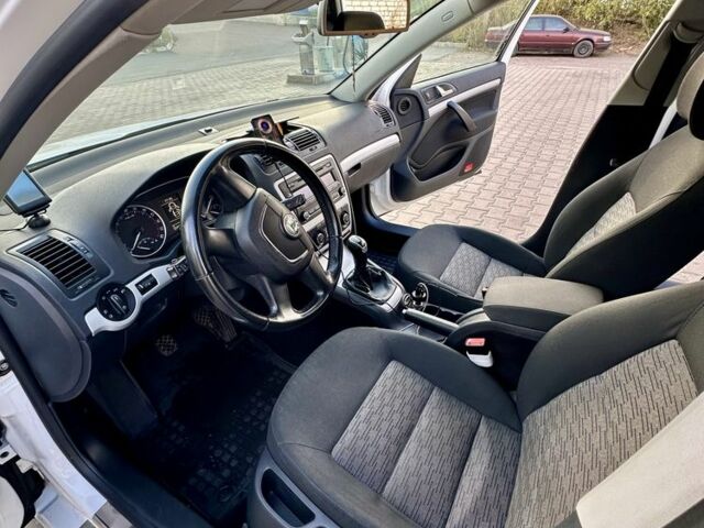 Шкода Октавія 2011 у Житомирі на Automoto.ua Білий Шкода Октавія, об'ємом двигуна 1.6 л та пробігом 235 тис. км за 8000 $, фото 6 на Automoto.ua