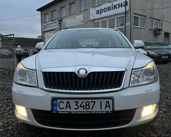 Білий Шкода Октавія, об'ємом двигуна 1.6 л та пробігом 244 тис. км за 7800 $, фото 4 на Automoto.ua