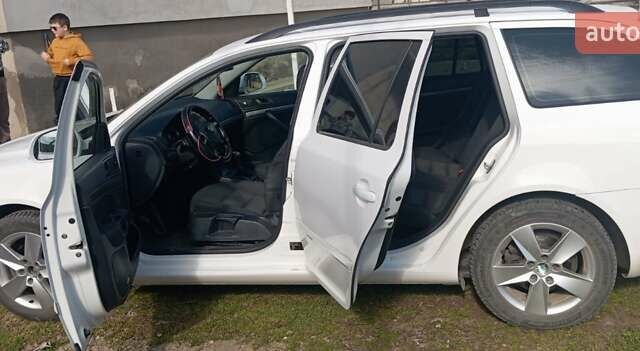 Білий Шкода Октавія, об'ємом двигуна 1.39 л та пробігом 315 тис. км за 7200 $, фото 3 на Automoto.ua