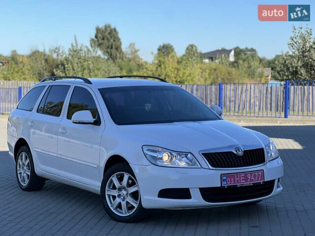 Белый Шкода Октавия, объемом двигателя 1.6 л и пробегом 261 тыс. км за 7150 $, фото 1 на Automoto.ua