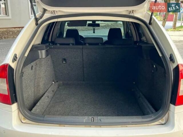 Білий Шкода Октавія, об'ємом двигуна 1.6 л та пробігом 260 тис. км за 7450 $, фото 8 на Automoto.ua