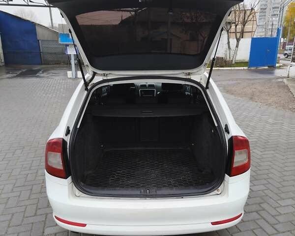 Білий Шкода Октавія, об'ємом двигуна 1.6 л та пробігом 330 тис. км за 6700 $, фото 3 на Automoto.ua