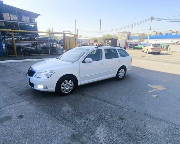 Білий Шкода Октавія, об'ємом двигуна 1.39 л та пробігом 250 тис. км за 7500 $, фото 16 на Automoto.ua