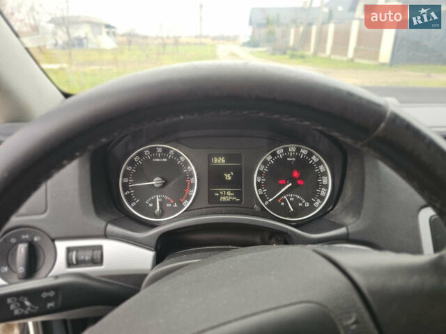Білий Шкода Октавія, об'ємом двигуна 1.6 л та пробігом 380 тис. км за 6850 $, фото 10 на Automoto.ua