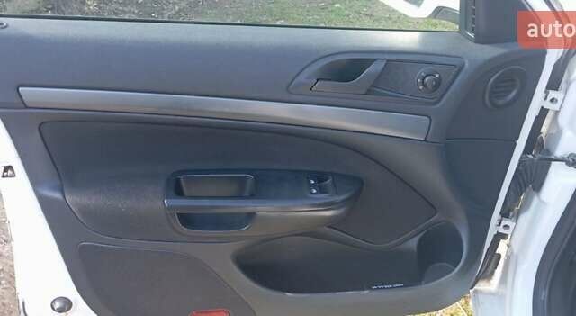 Білий Шкода Октавія, об'ємом двигуна 1.39 л та пробігом 315 тис. км за 7200 $, фото 5 на Automoto.ua