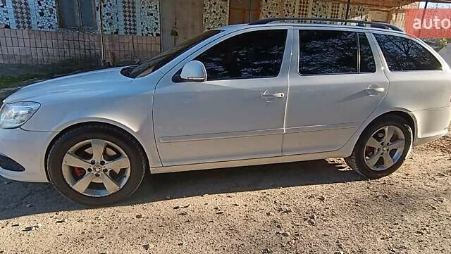 Білий Шкода Октавія, об'ємом двигуна 2.01 л та пробігом 295 тис. км за 9300 $, фото 4 на Automoto.ua