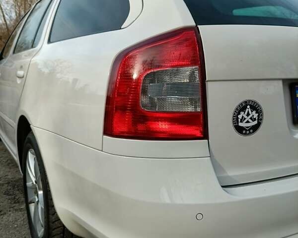 Белый Шкода Октавия, объемом двигателя 1.8 л и пробегом 173 тыс. км за 8950 $, фото 7 на Automoto.ua