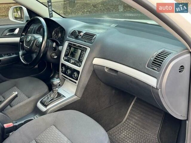 Білий Шкода Октавія, об'ємом двигуна 1.6 л та пробігом 260 тис. км за 7450 $, фото 6 на Automoto.ua