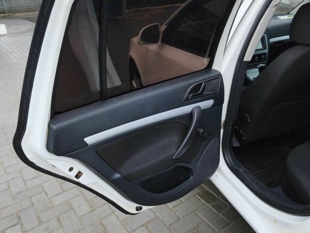 Білий Шкода Октавія, об'ємом двигуна 1.6 л та пробігом 330 тис. км за 6700 $, фото 13 на Automoto.ua