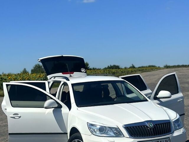 Белый Шкода Октавия, объемом двигателя 1.6 л и пробегом 249 тыс. км за 7600 $, фото 5 на Automoto.ua