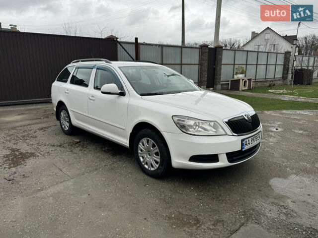 Білий Шкода Октавія, об'ємом двигуна 1.6 л та пробігом 183 тис. км за 7400 $, фото 15 на Automoto.ua