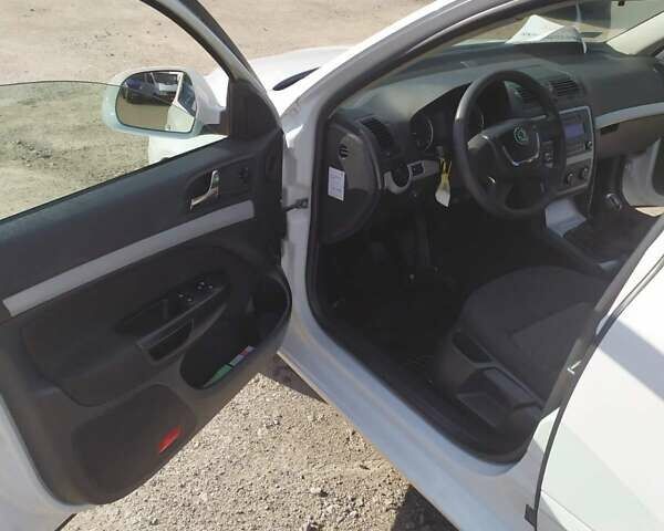 Білий Шкода Октавія, об'ємом двигуна 1.6 л та пробігом 220 тис. км за 7600 $, фото 4 на Automoto.ua