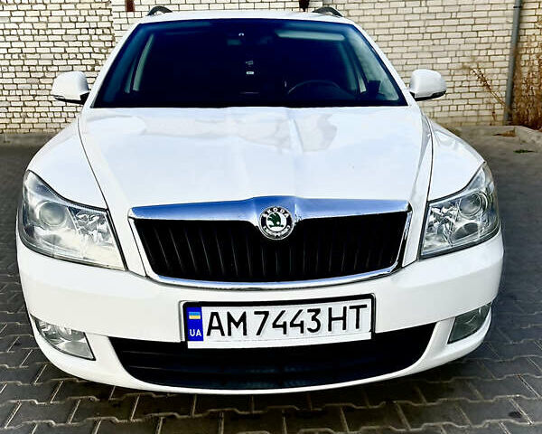 Белый Шкода Октавия, объемом двигателя 1.6 л и пробегом 235 тыс. км за 8000 $, фото 5 на Automoto.ua