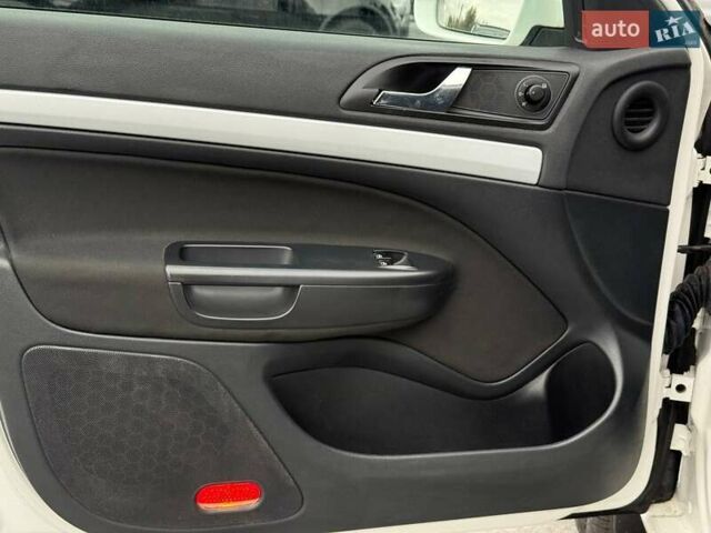 Белый Шкода Октавия, объемом двигателя 1.8 л и пробегом 208 тыс. км за 8700 $, фото 12 на Automoto.ua