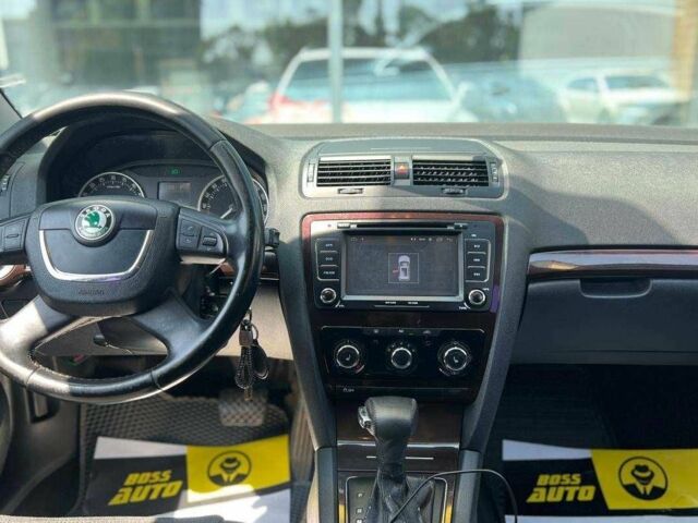 Білий Шкода Октавія, об'ємом двигуна 1.6 л та пробігом 320 тис. км за 8000 $, фото 11 на Automoto.ua