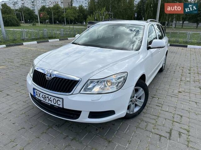 Белый Шкода Октавия, объемом двигателя 1.6 л и пробегом 220 тыс. км за 7900 $, фото 3 на Automoto.ua