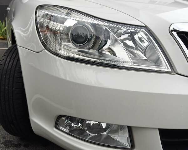Белый Шкода Октавия, объемом двигателя 1.8 л и пробегом 159 тыс. км за 8500 $, фото 8 на Automoto.ua