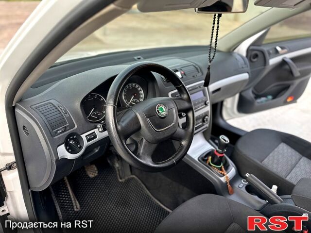 Белый Шкода Октавия, объемом двигателя 1.8 л и пробегом 266 тыс. км за 7800 $, фото 6 на Automoto.ua