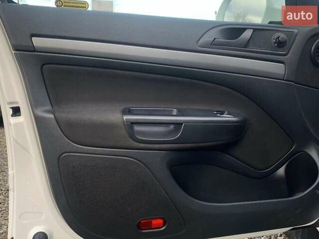 Белый Шкода Октавия, объемом двигателя 1.39 л и пробегом 240 тыс. км за 6300 $, фото 6 на Automoto.ua