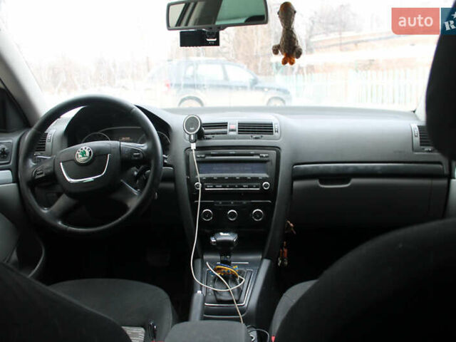 Білий Шкода Октавія, об'ємом двигуна 1.6 л та пробігом 296 тис. км за 7500 $, фото 5 на Automoto.ua