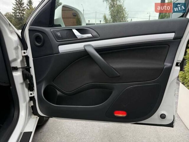 Білий Шкода Октавія, об'ємом двигуна 1.8 л та пробігом 208 тис. км за 8691 $, фото 34 на Automoto.ua