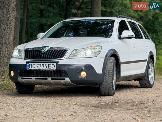 Белый Шкода Октавия, объемом двигателя 2 л и пробегом 357 тыс. км за 10800 $, фото 15 на Automoto.ua