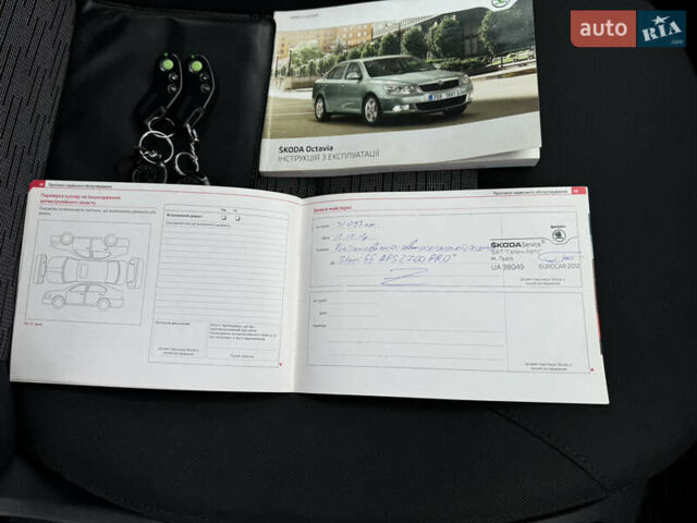 Білий Шкода Октавія, об'ємом двигуна 1.6 л та пробігом 183 тис. км за 7400 $, фото 54 на Automoto.ua