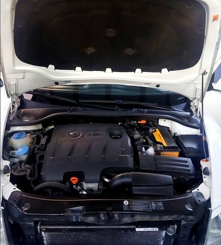 Білий Шкода Октавія, об'ємом двигуна 1.6 л та пробігом 21500 тис. км за 8000 $, фото 4 на Automoto.ua