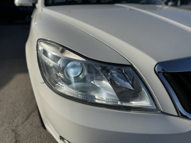 Белый Шкода Октавия, объемом двигателя 1.6 л и пробегом 254 тыс. км за 7000 $, фото 10 на Automoto.ua