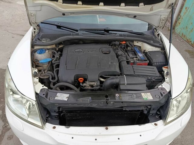 Белый Шкода Октавия, объемом двигателя 1.6 л и пробегом 320 тыс. км за 7500 $, фото 9 на Automoto.ua