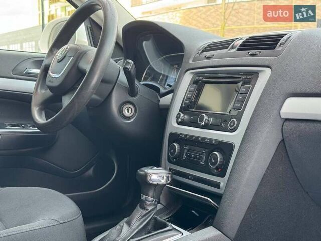 Белый Шкода Октавия, объемом двигателя 1.6 л и пробегом 330 тыс. км за 8100 $, фото 16 на Automoto.ua