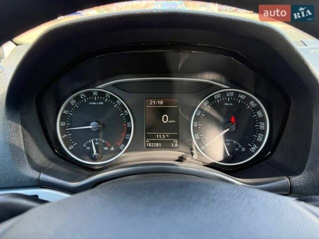 Білий Шкода Октавія, об'ємом двигуна 1.6 л та пробігом 182 тис. км за 7950 $, фото 22 на Automoto.ua