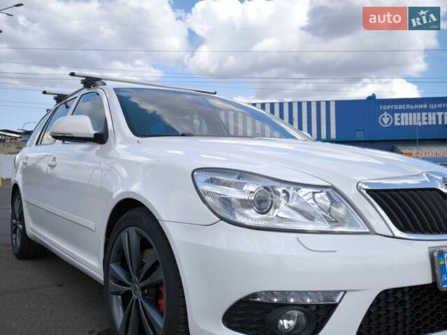 Білий Шкода Октавія, об'ємом двигуна 2 л та пробігом 150 тис. км за 12300 $, фото 1 на Automoto.ua