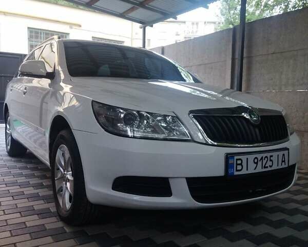 Білий Шкода Октавія, об'ємом двигуна 1.6 л та пробігом 206 тис. км за 8500 $, фото 8 на Automoto.ua