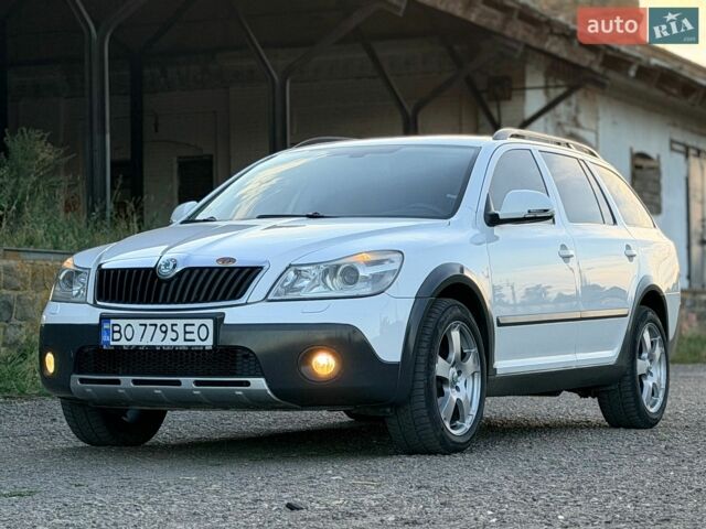 Белый Шкода Октавия, объемом двигателя 2 л и пробегом 357 тыс. км за 10800 $, фото 4 на Automoto.ua