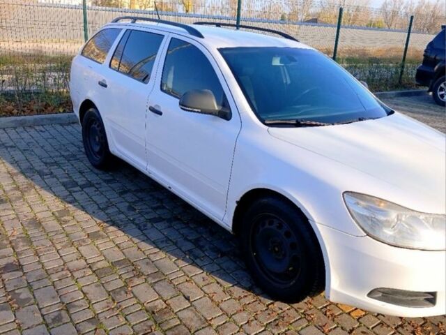 Белый Шкода Октавия, объемом двигателя 1.4 л и пробегом 400 тыс. км за 5700 $, фото 1 на Automoto.ua